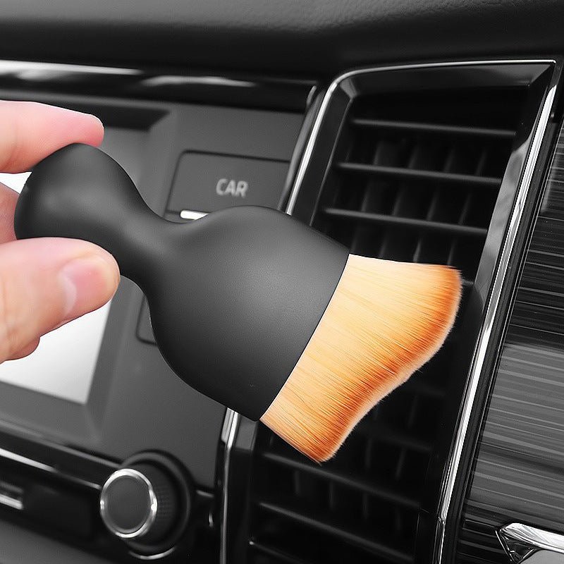 Brosse douce noire pour le nettoyage de l’intérieur d’une voiture